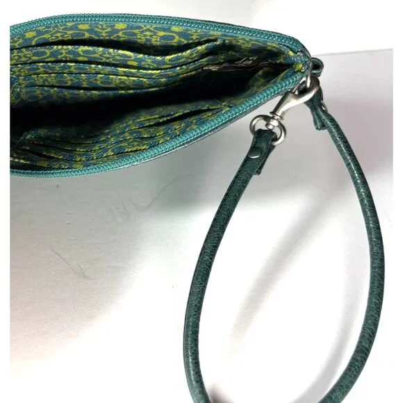 Fossil Genuine Leather Green Rectangular Wristlet Bird Key Birdhouse Casual - Picture 7 of 8